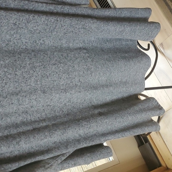 Charlie Paige Lt. Gray Sweater Long Slv Slightly Pleated ~6" Hem Line Sz L Dress - Picture 3 of 12